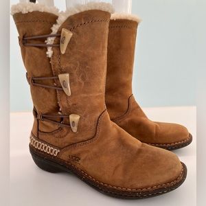 Ugg Kona Australia Boots Suede Leather Shearling Sheepskin Lined Toggle Sz 8